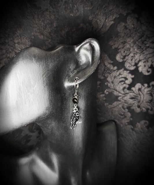Boucle d’oreille corbeaux avec goutte noire, en acier inoxydable fait main unique