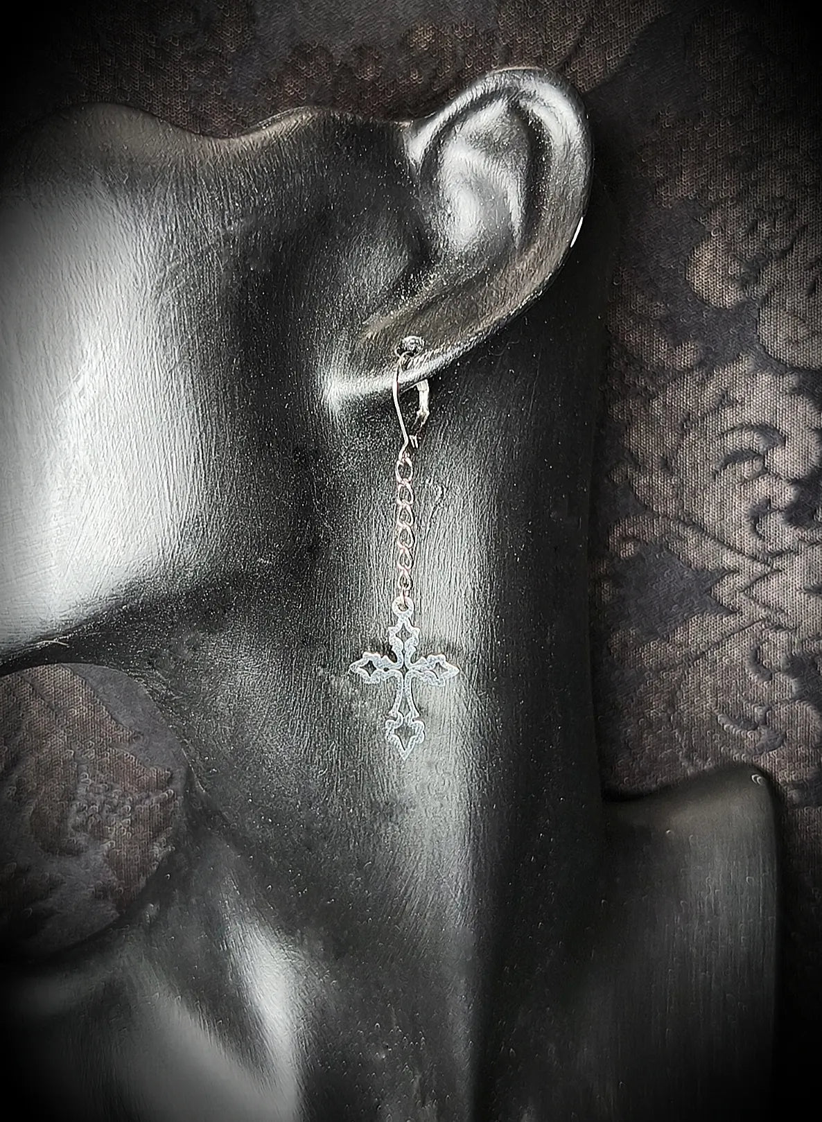 Boucles d’oreilles chaine & croix gothique en acier inoxydable fait main unique