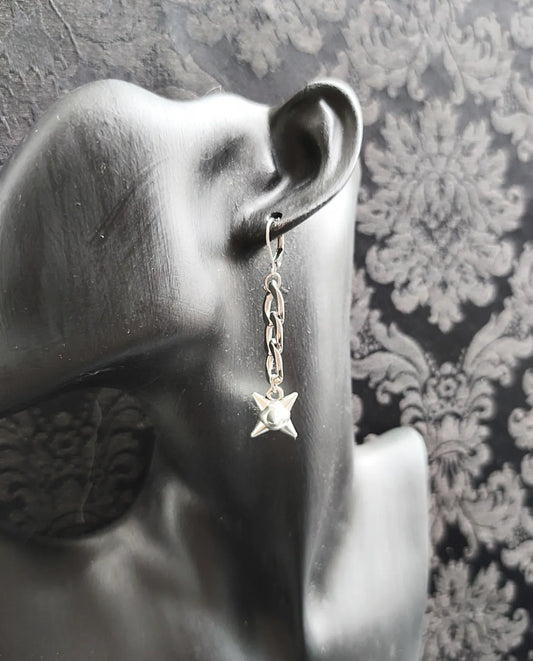 Boucles d'oreilles gothique avec chaîne et étoile du matin fait main