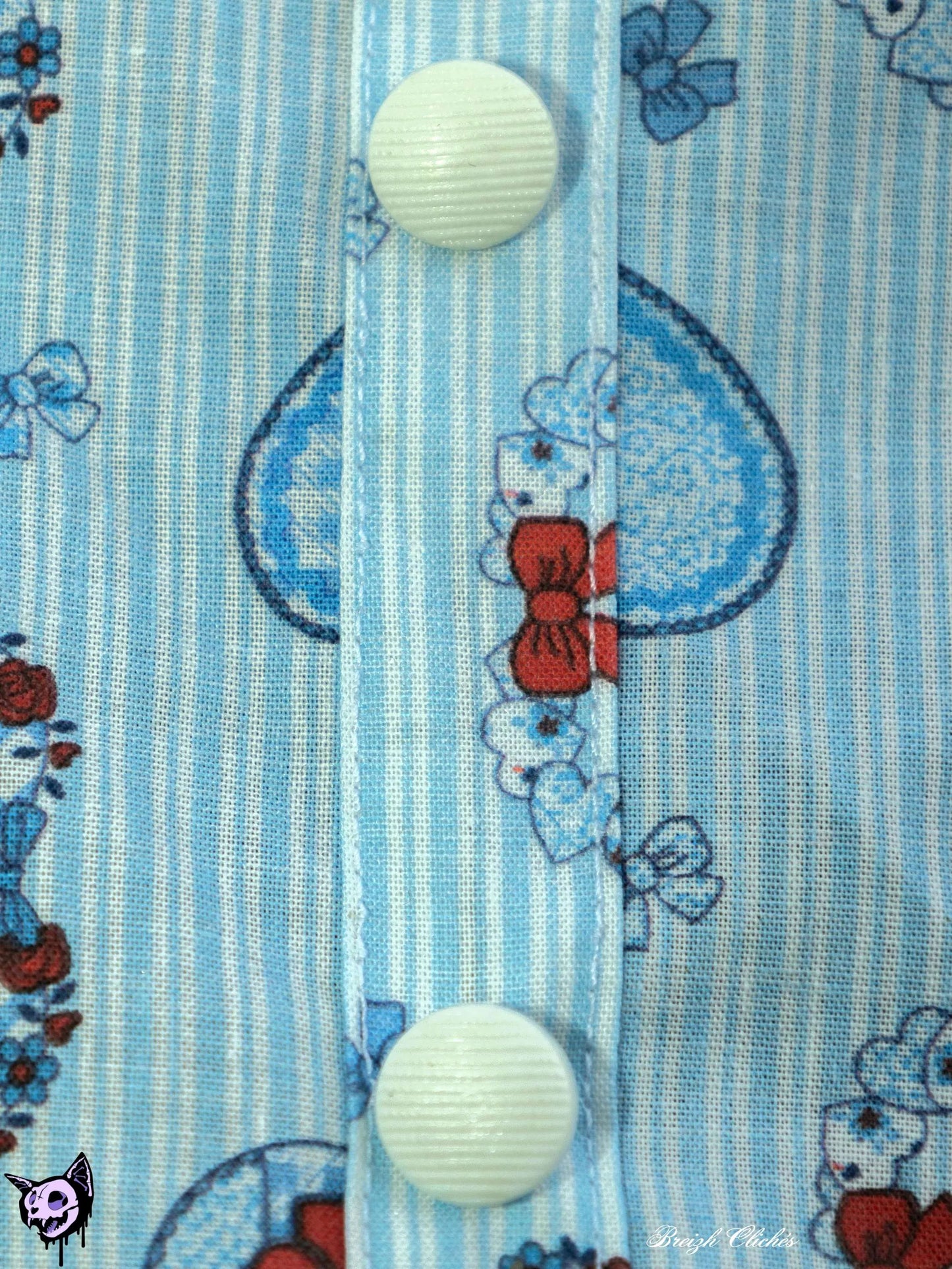 Détail des petits boutons sur blouse kawaii lolita