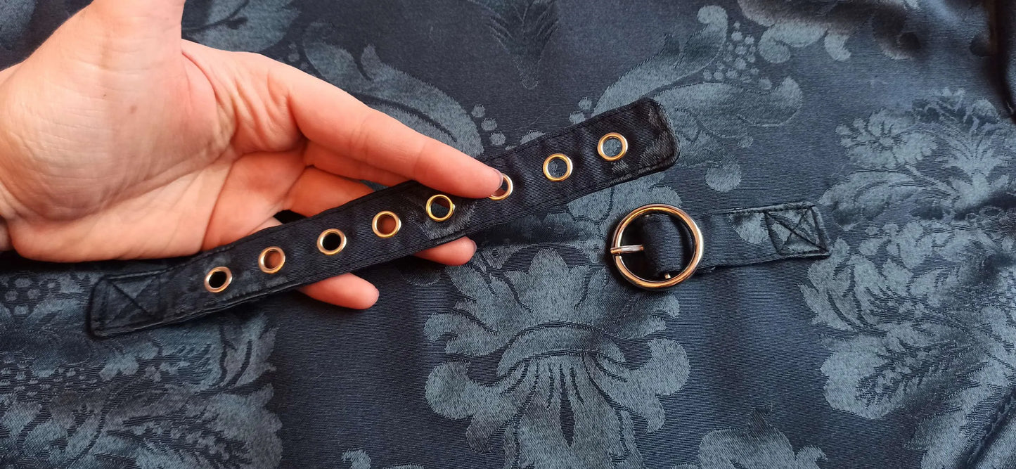 Détails avec sangle et boucle de ceinture