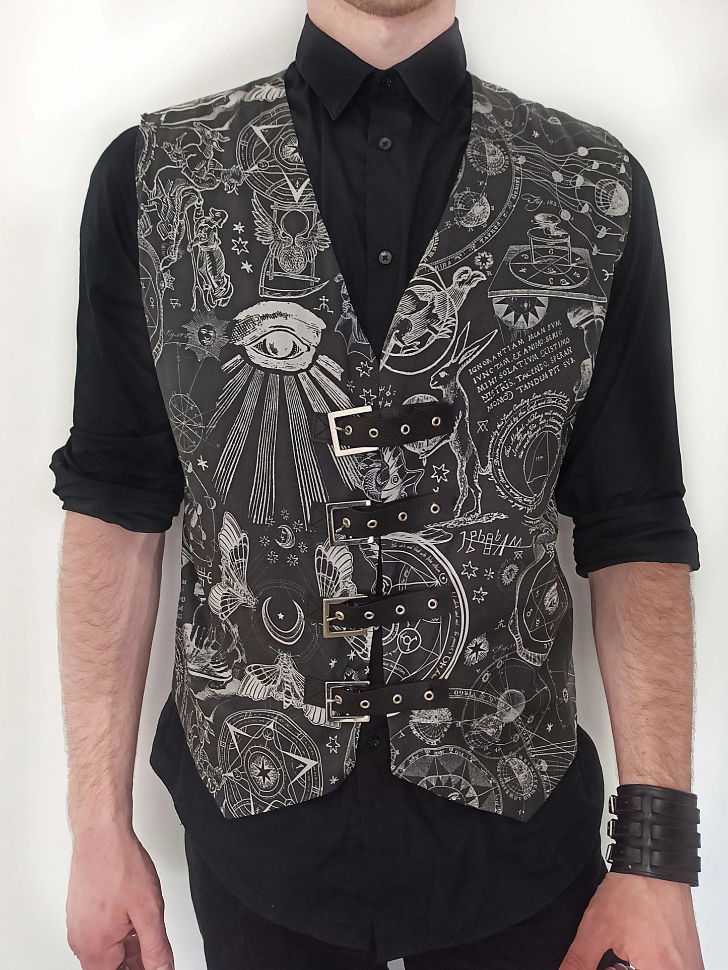 Gilet gothique en coton noir avec sangles en simili cuir