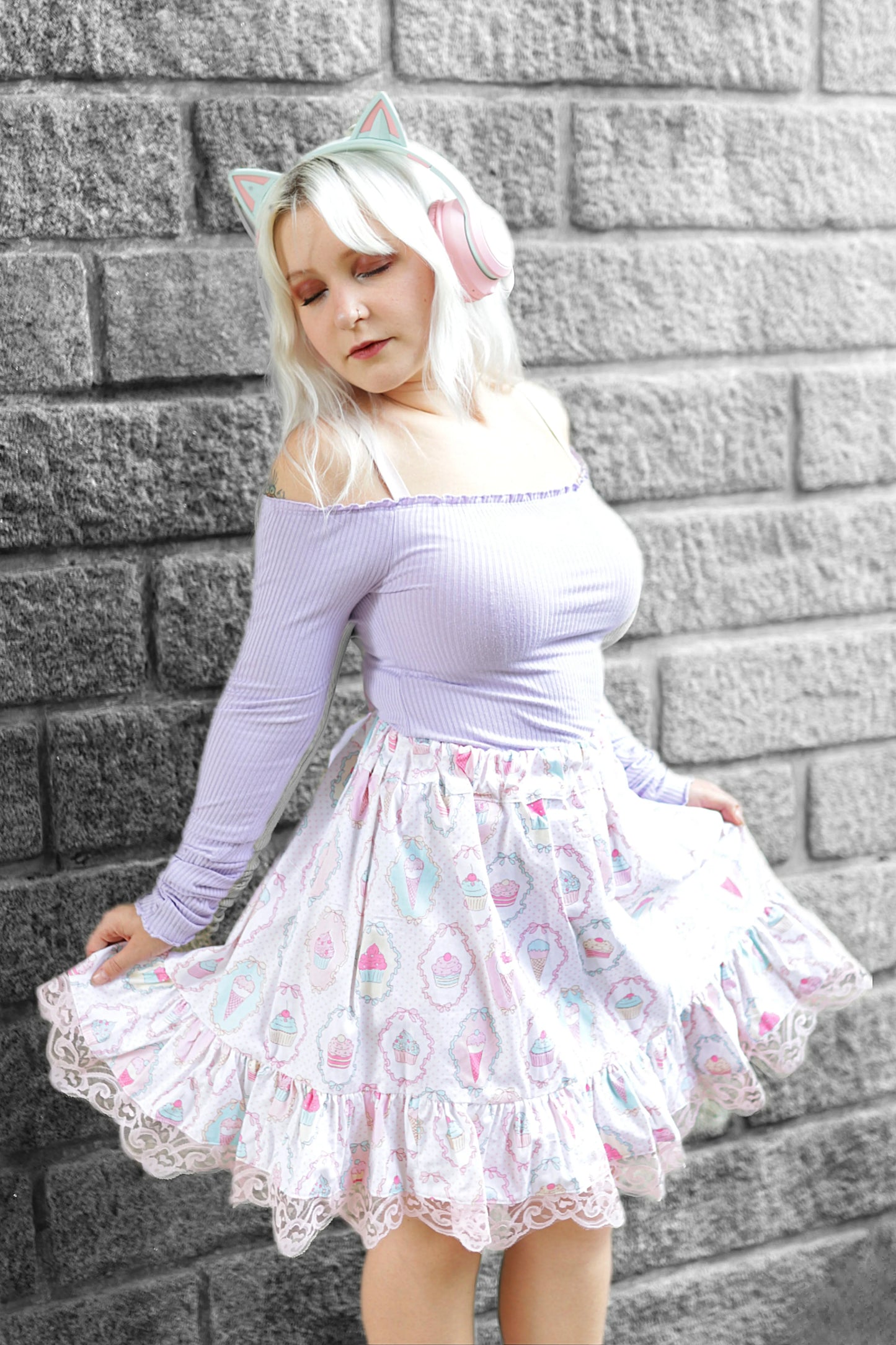 Jupe lolita kawaii en coton imprimé sucreries – Dentelle rose et ruban violet ajustable – Fait main