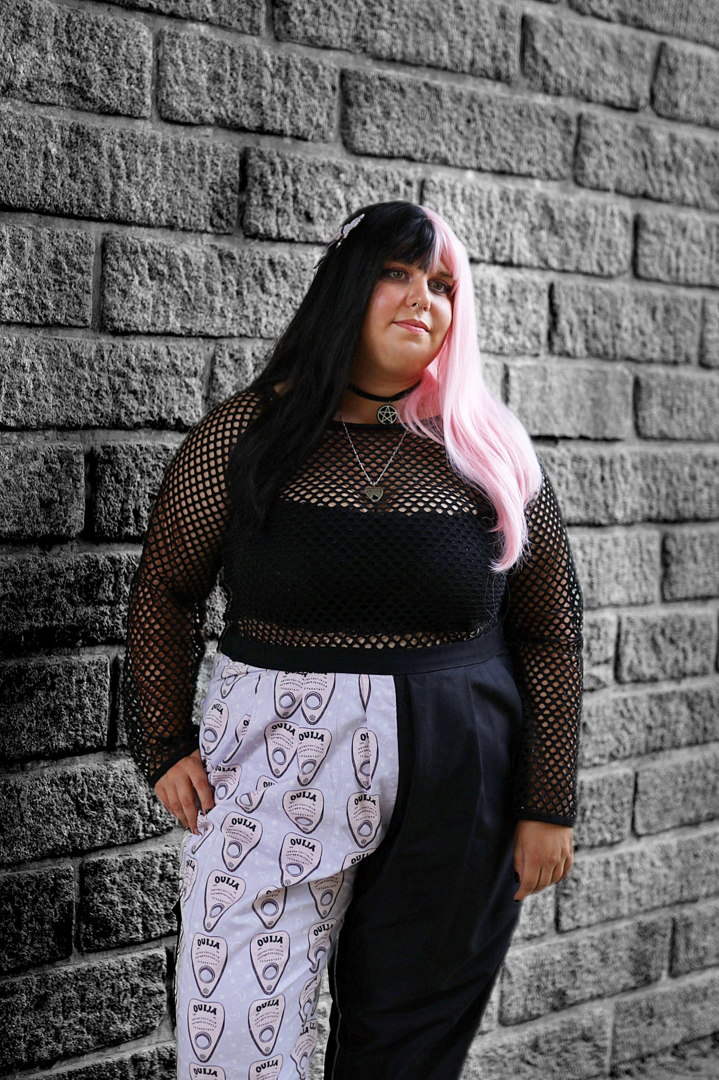 Pantalon pastel goth bicolore en coton – Jambe imprimée ouija & taille élastique – Fait main, pièce unique