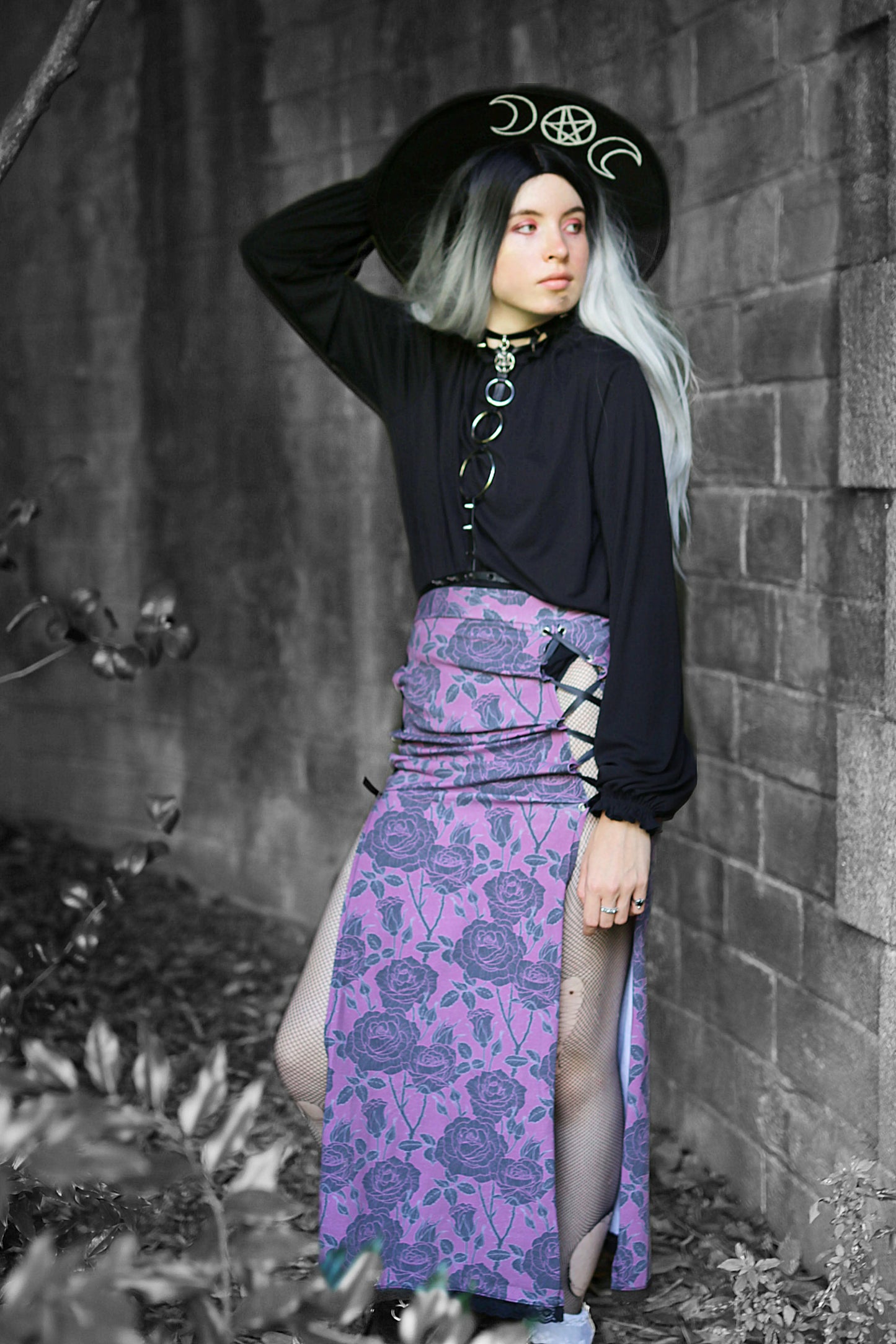 Jupe longue grunge goth en jersey de coton – Violet & roses noires – Fente laçages satin – Fait main