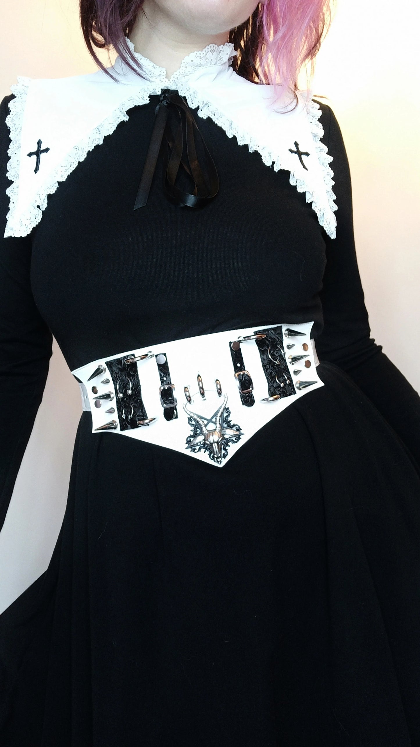 Ras de cou / Ceinture gothique transformable – Baphomet, vinyle blanc & acier inox – fait main