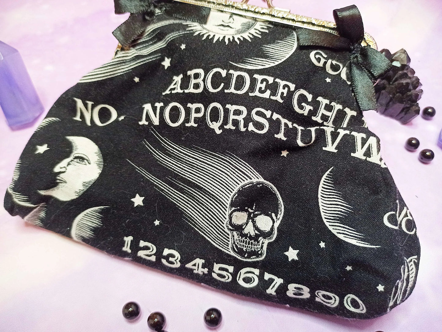 Porte-monnaie Ouija noir et blanc en velours – style gothique fait main
