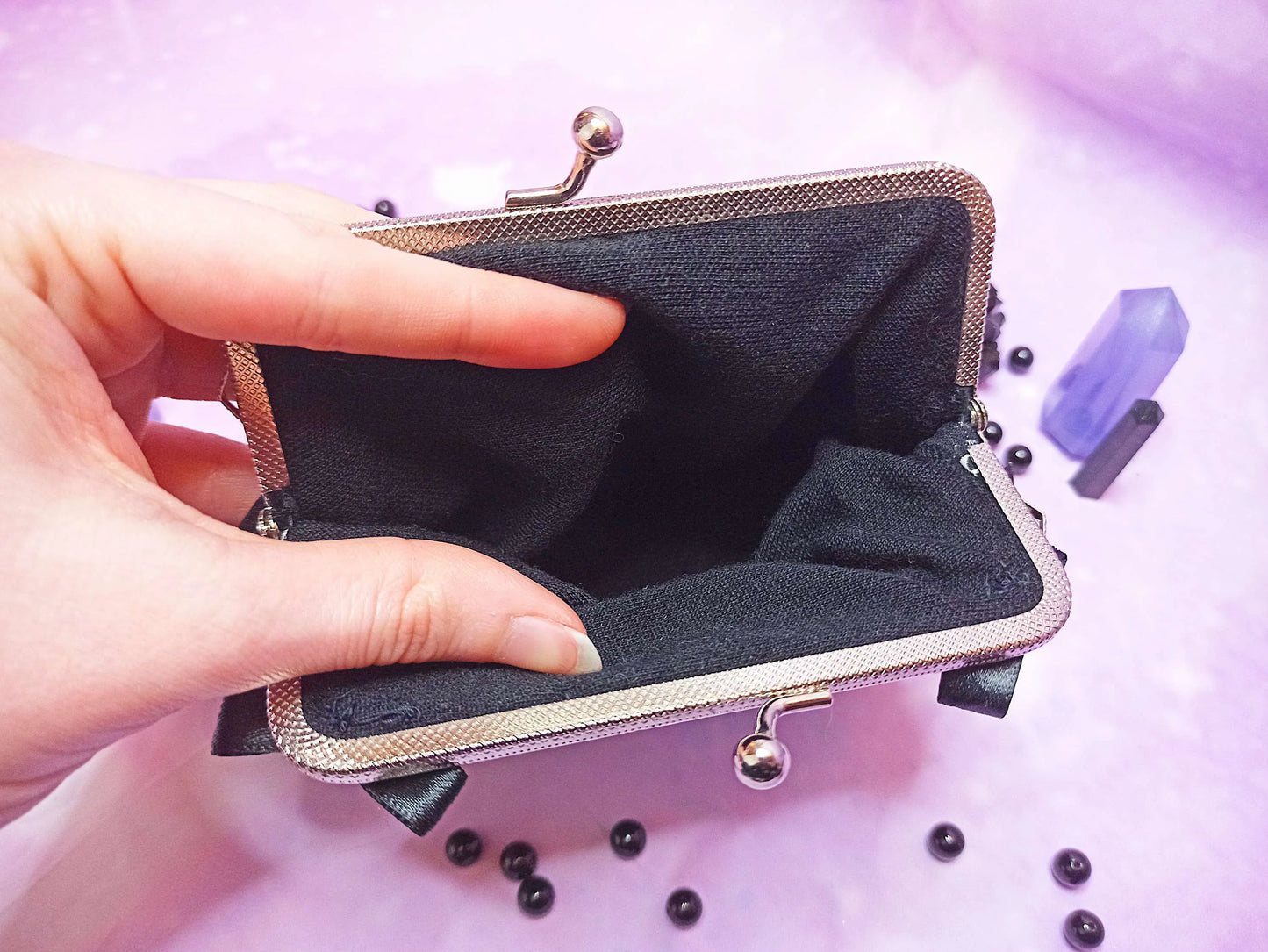 Porte-monnaie Ouija noir et blanc en velours – style gothique fait main