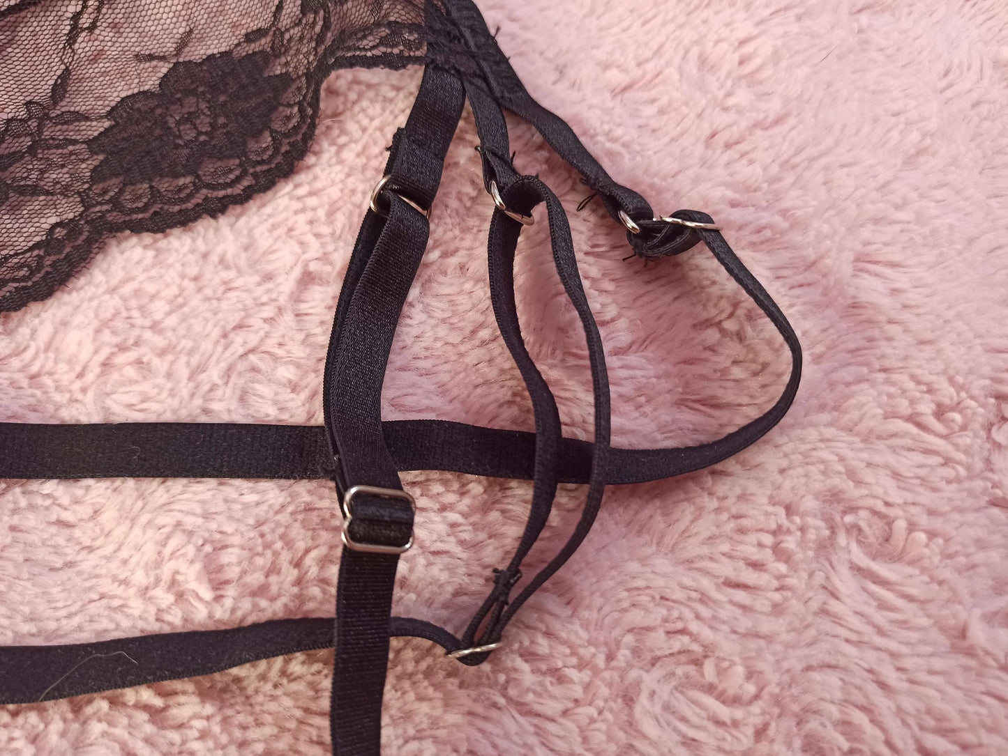 String gothique en velours bordeaux avec dentelle noire et breloque pentagramme – lingerie alternative fait main
