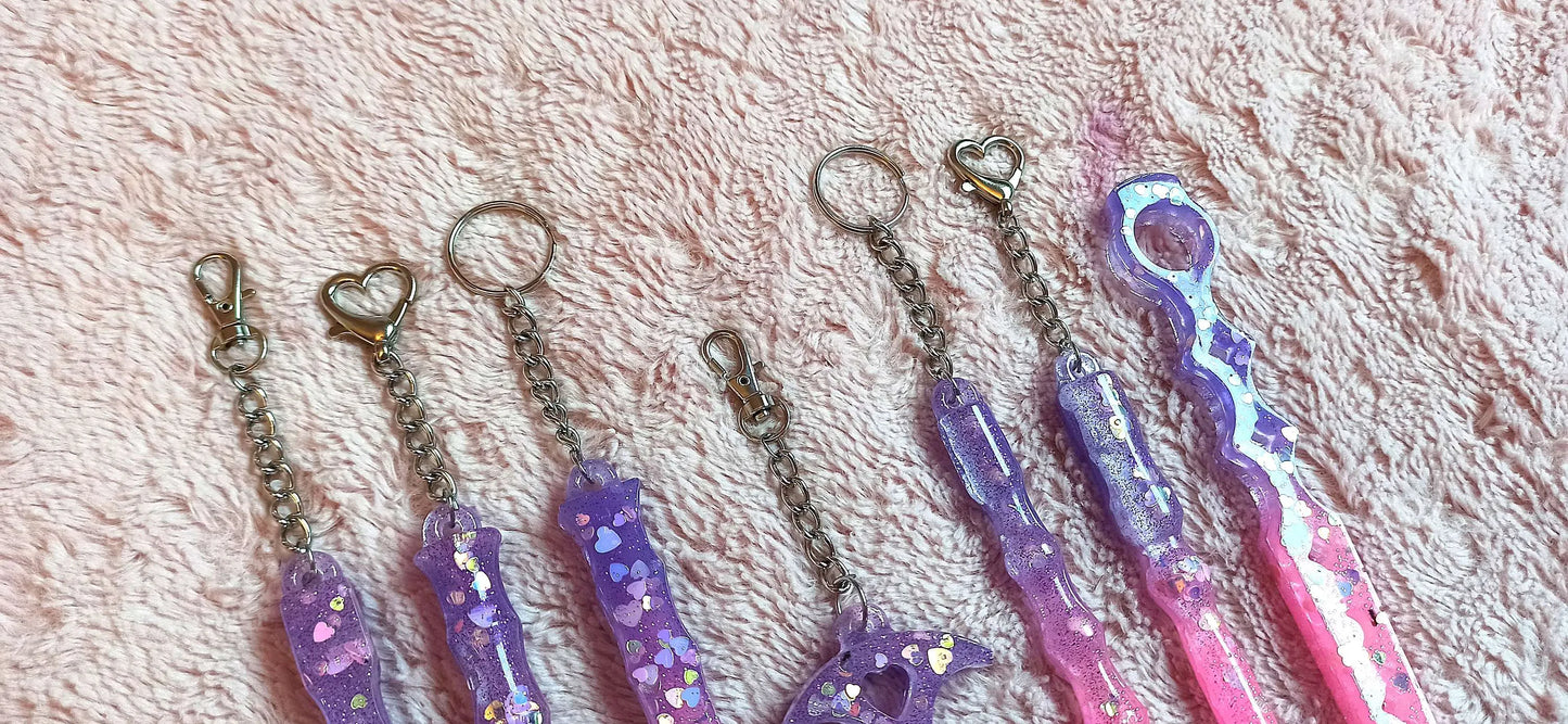 Porte clés self defense kawaii rose et violet fait main en résine