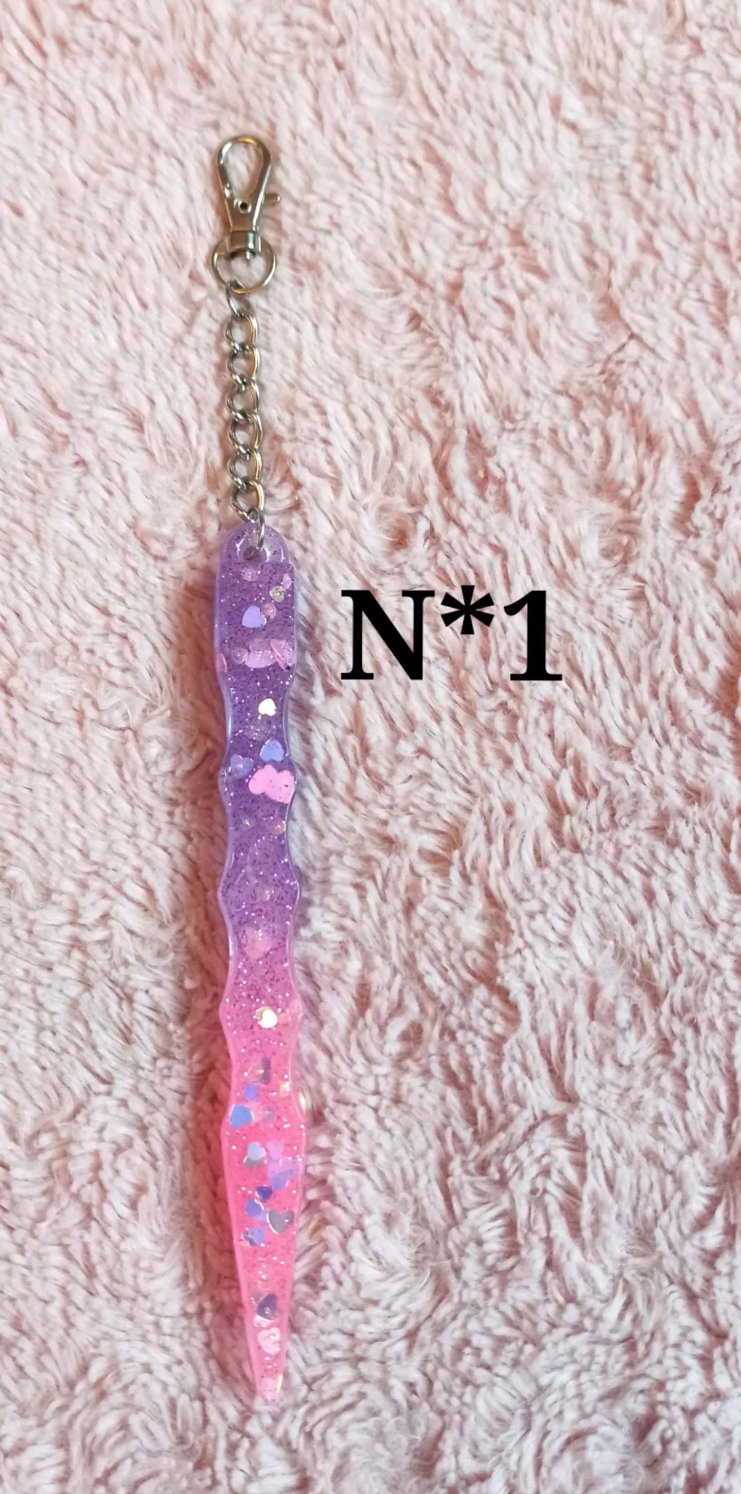 Porte clés self defense kawaii rose et violet fait main en résine