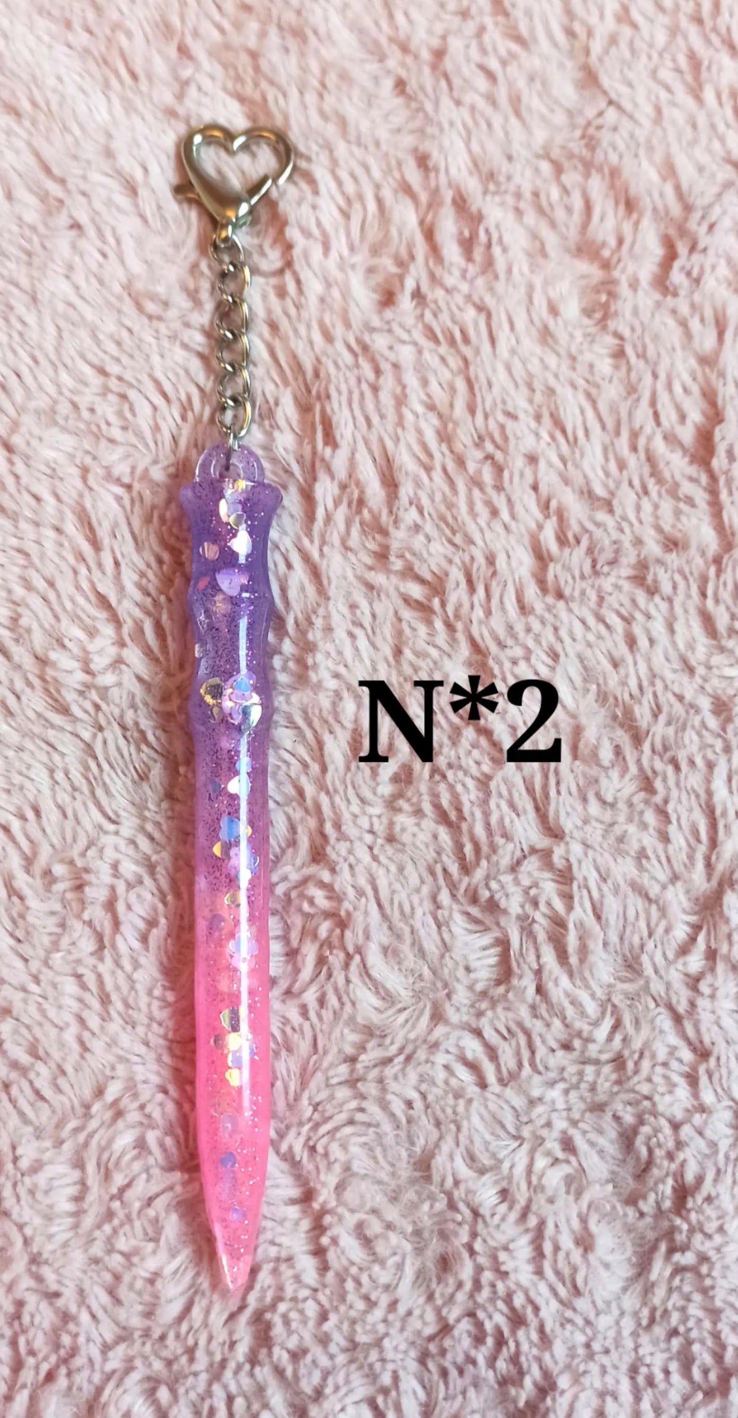 Porte clés self defense kawaii rose et violet fait main en résine