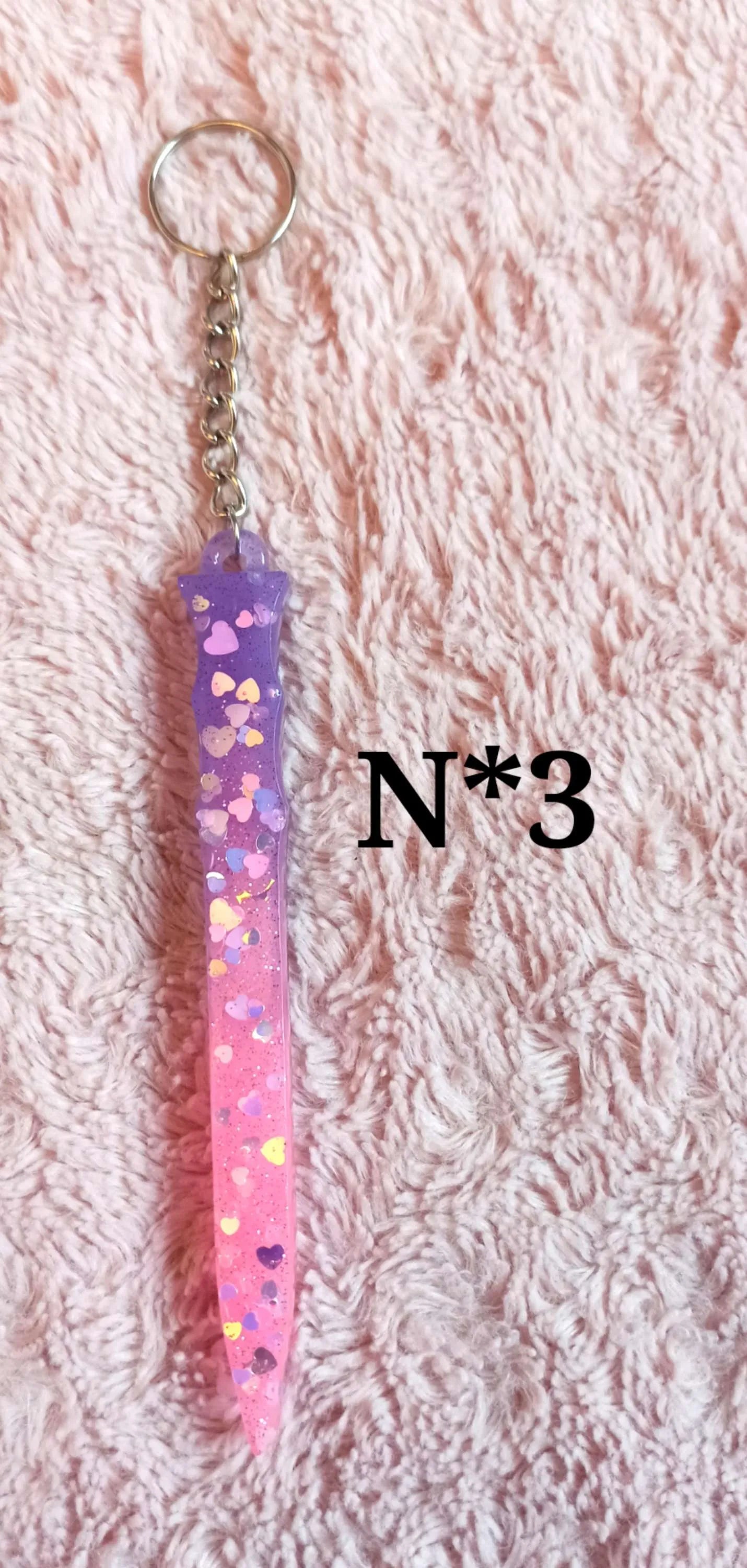 Porte clés self defense kawaii rose et violet fait main en résine