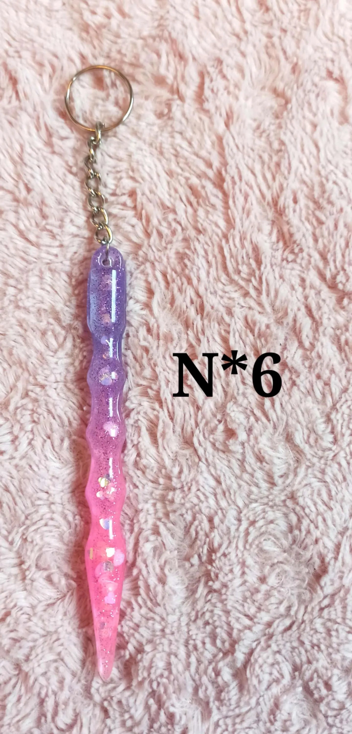 Porte clés self defense kawaii rose et violet fait main en résine