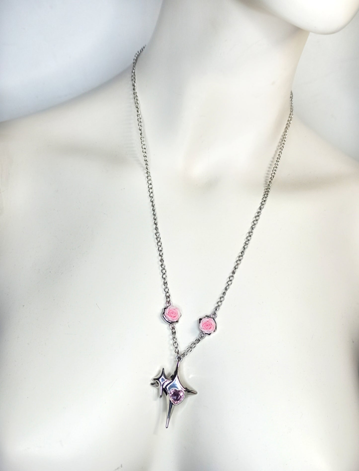 Collier kawaii avec roses et étoile en acier inoxydable "Sweet Star" fait main