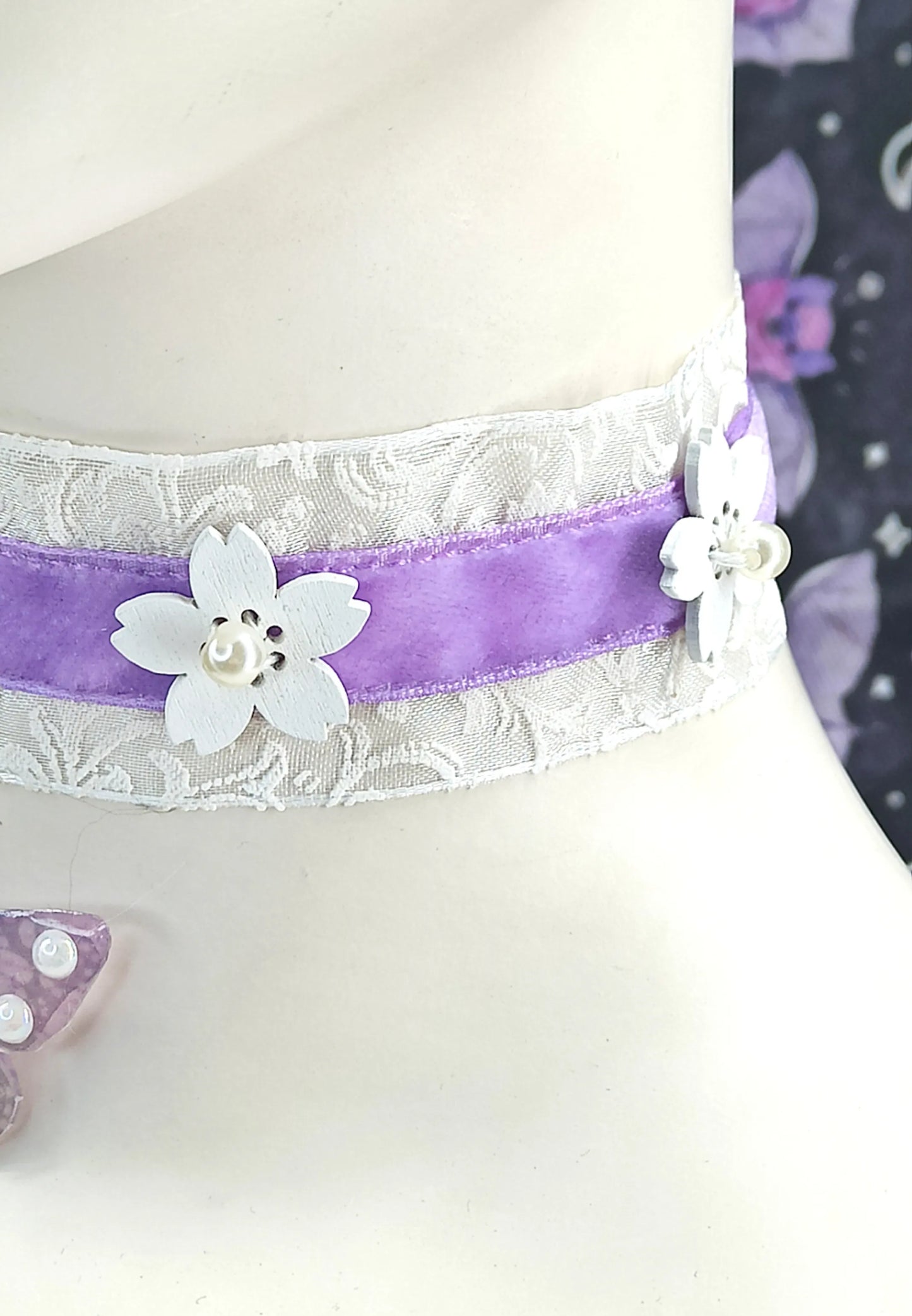 Ras de cou kawaii violet avec papillon, fleur et perles "Sweet Butterfly" fait main