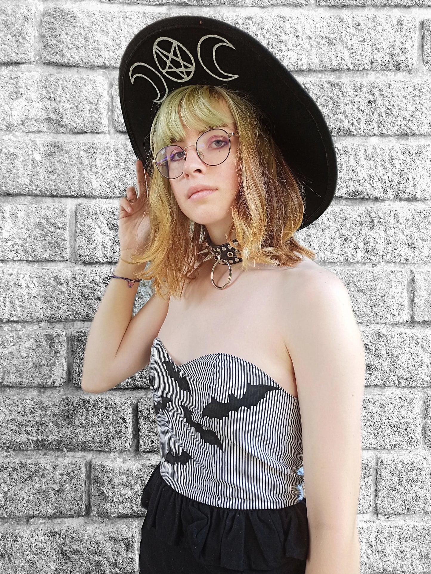 Bustier noir doublé de lin blanc sur robe alternative
