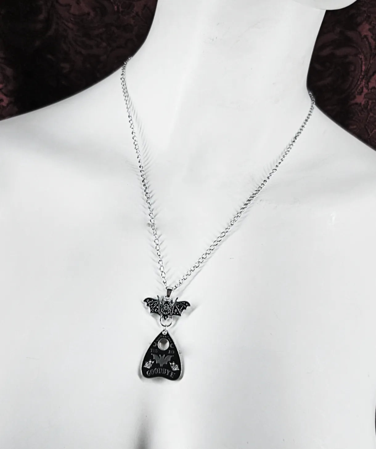 Collier gothique avec pendentif ouija et chauve-souris fait main