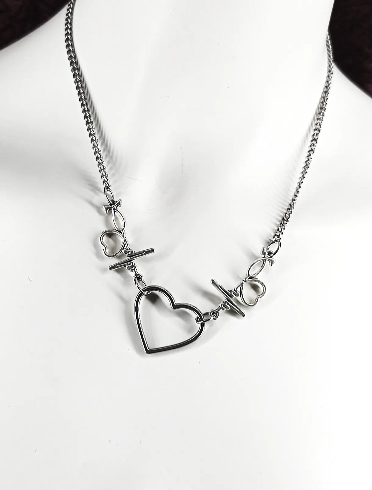 Collier pastel goth avec coeur et électrocardiogrammes "Heartbeat Love" fait main