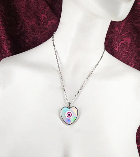 Collier cyber pastel goth avec coeur holographique et oeil "Holographic Heart"