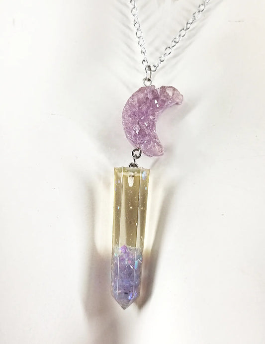 Collier kawaii lune violette avec cristal transparent et violet fait main