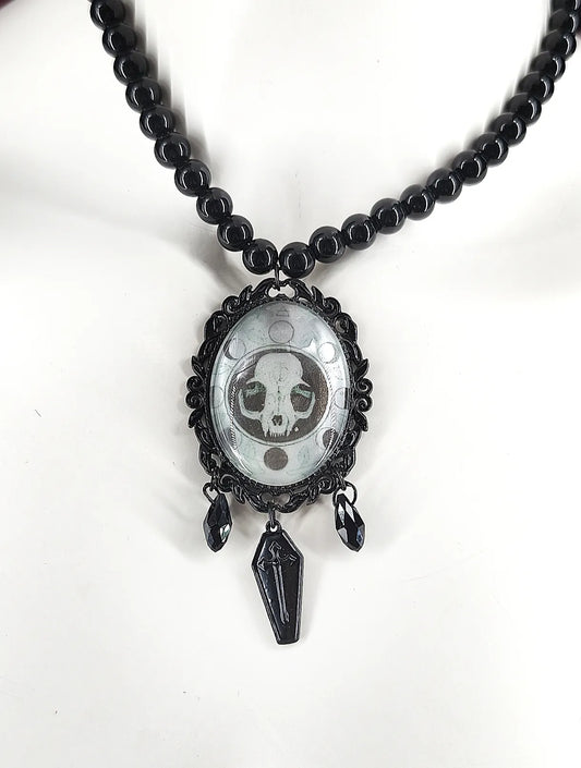 bijou witchy crâne de chat et perles noires