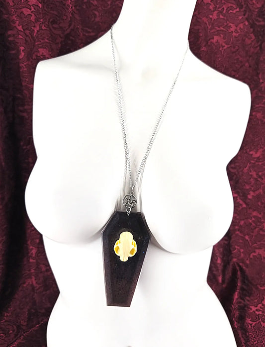 collier sautoir cercueil avec crâne de chat