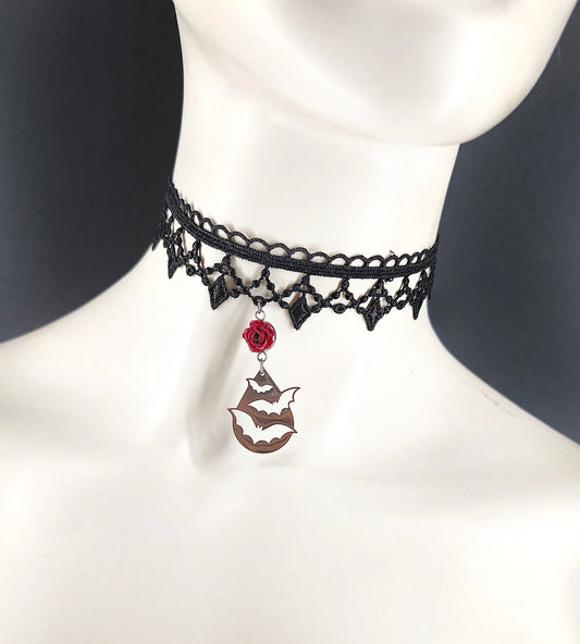 Ras de cou gothique en dentelle noire avec rose et chauve souris fait main