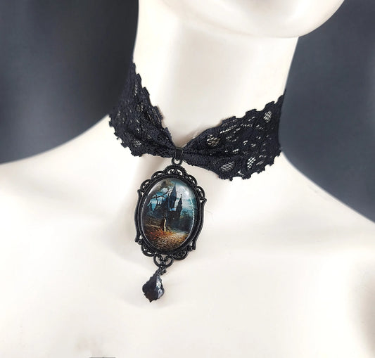 Ras de cou gothique en dentelle noire avec charm château gothique et perle artisanal