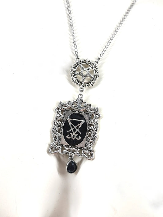 Collier gothique pentacle & croix occulte – Bijou ésotérique fait main en acier inoxydable