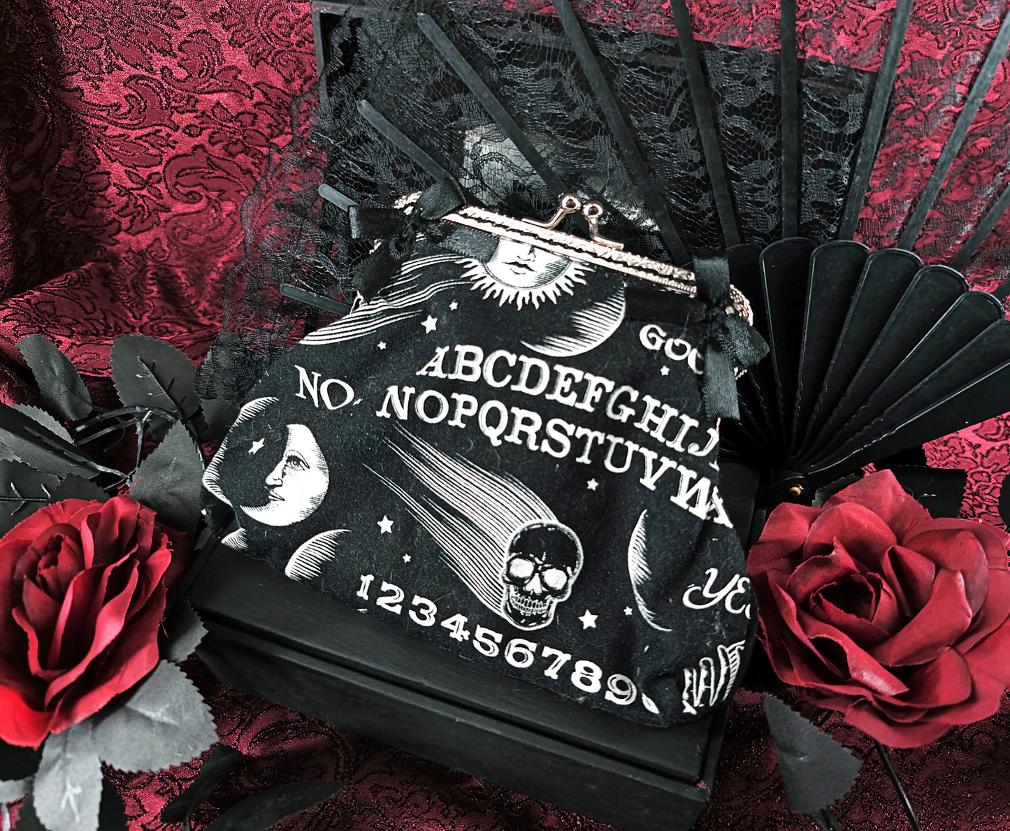 Porte-monnaie Ouija noir et blanc en velours – style gothique fait main