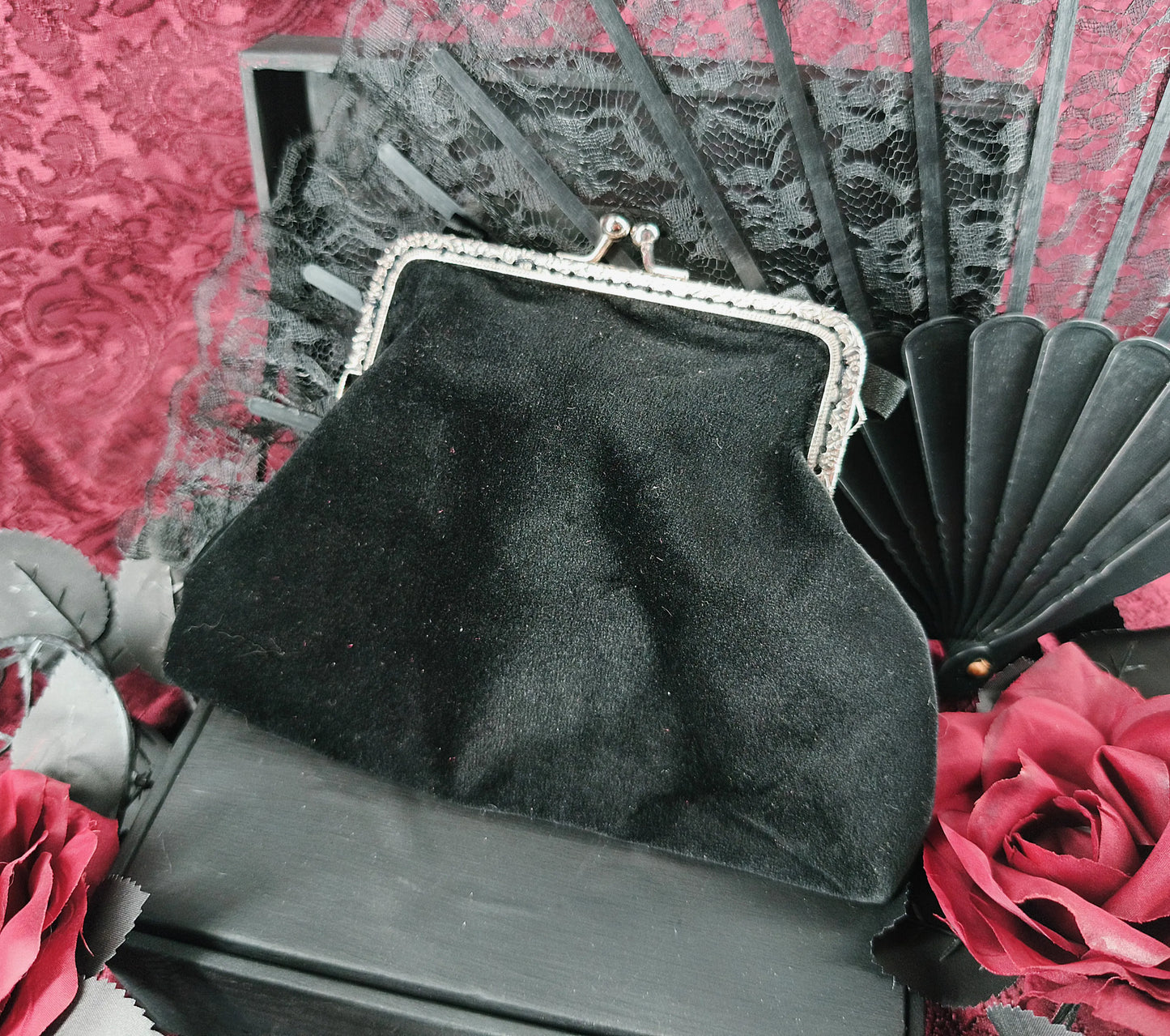 Porte-monnaie Ouija noir et blanc en velours – style gothique fait main