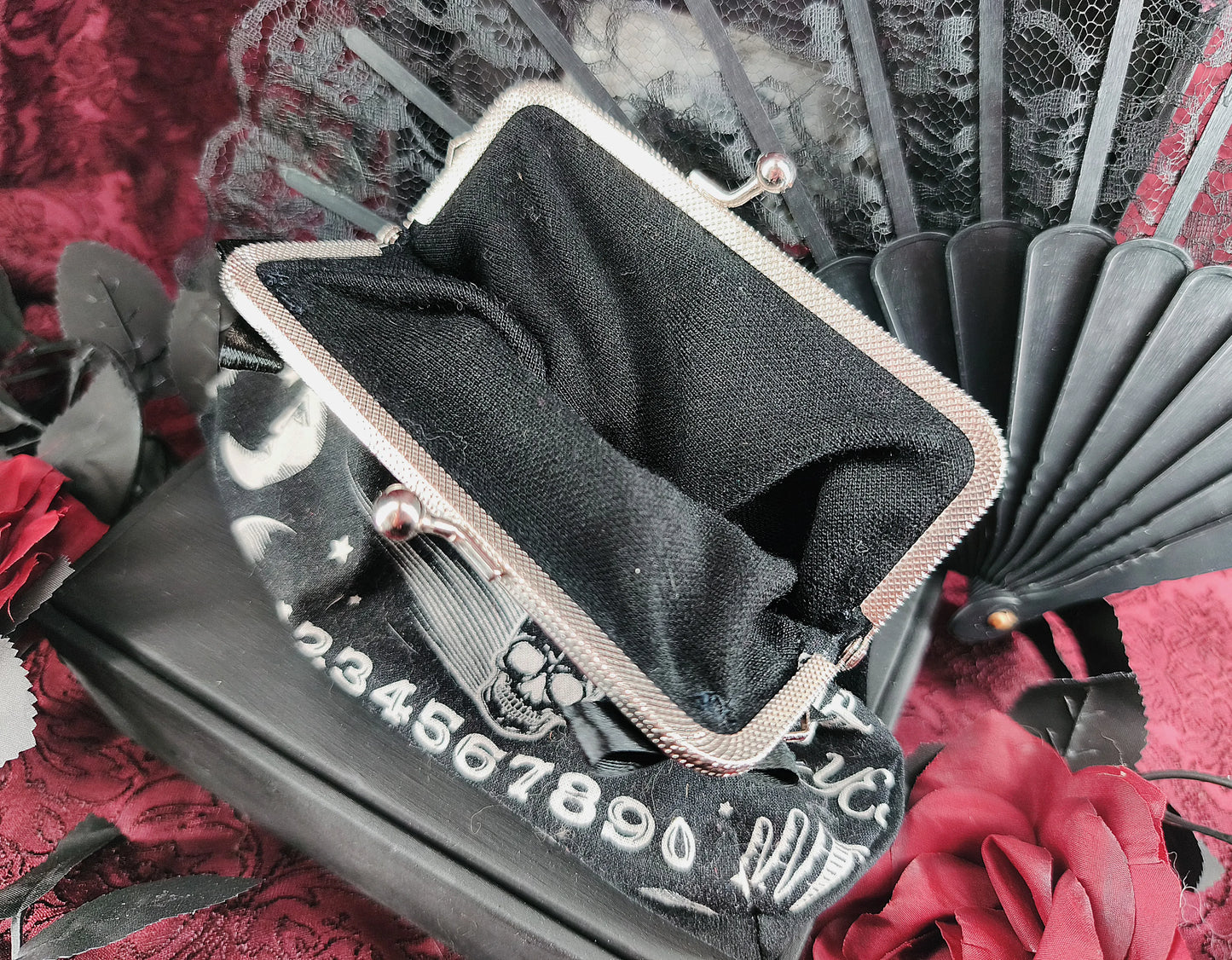 Porte-monnaie Ouija noir et blanc en velours – style gothique fait main