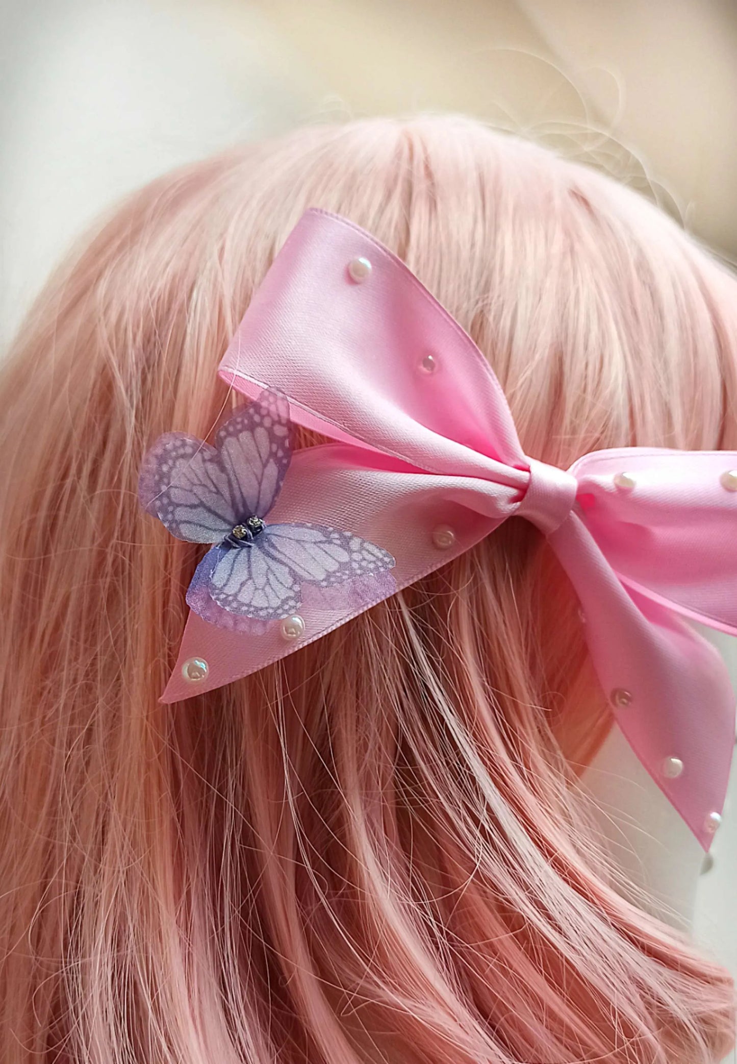 Accessoire cheveux Sweet Lolita avec papillon violet vu de près