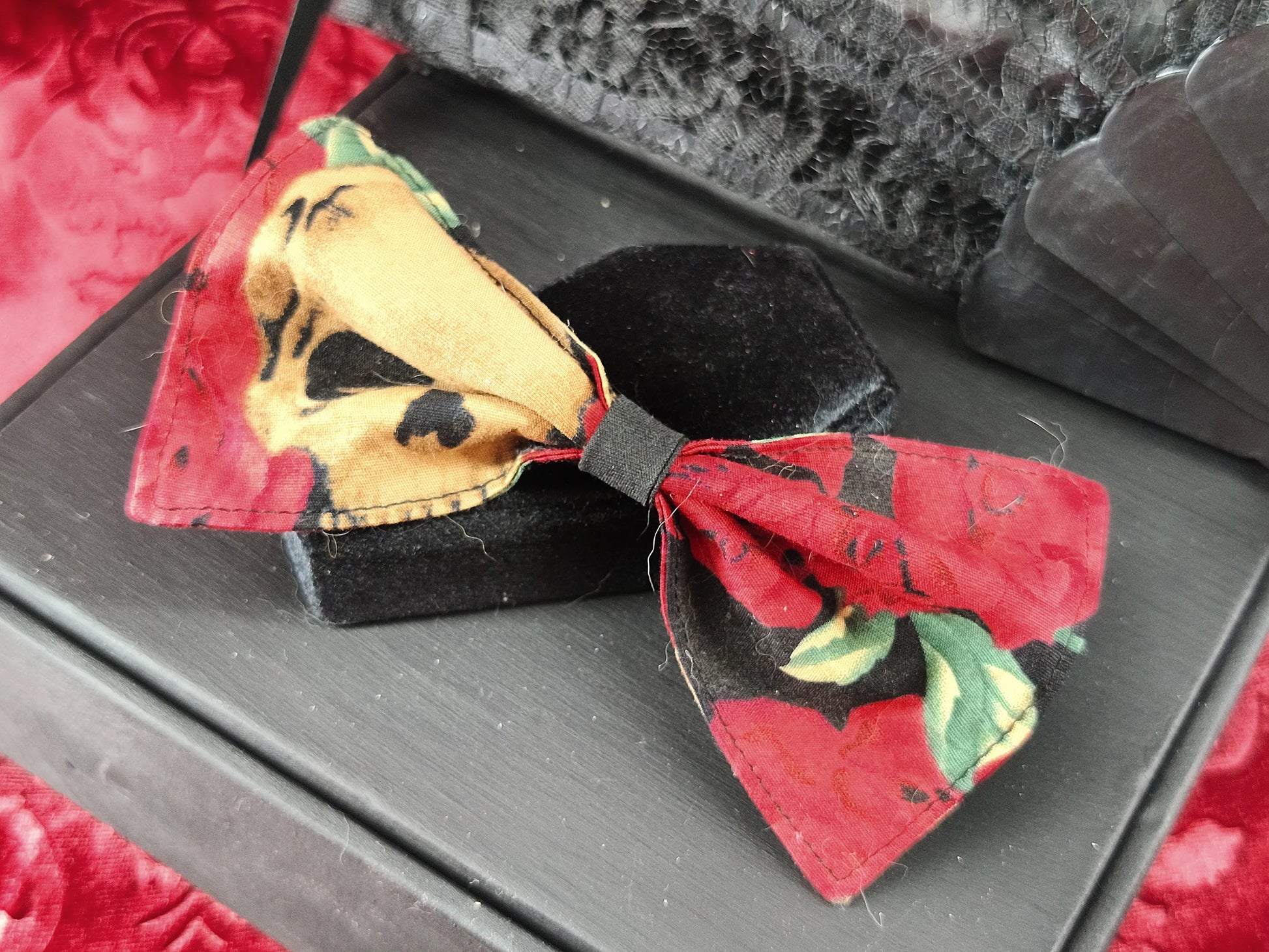 Barrette gothique crânes & roses 
nœud fait main rock & romantique