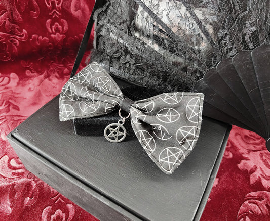 Barrette gothique noire en forme de nœud avec motif pentacle et pendentif pentagramme