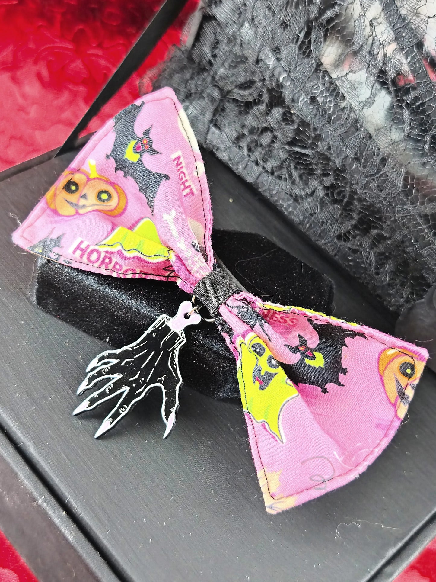 Barrette pastel goth Halloween avec pendentif squelette