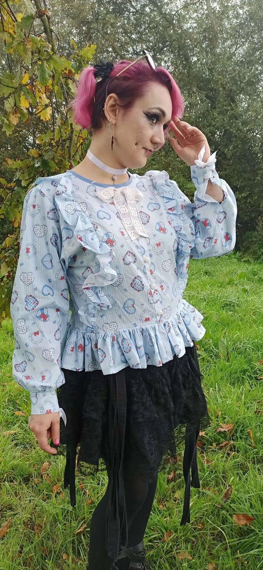 Blouse sweet lolita bleue avec imprimés gourmands
Vue de face de la blouse sweet lolita taille M/L