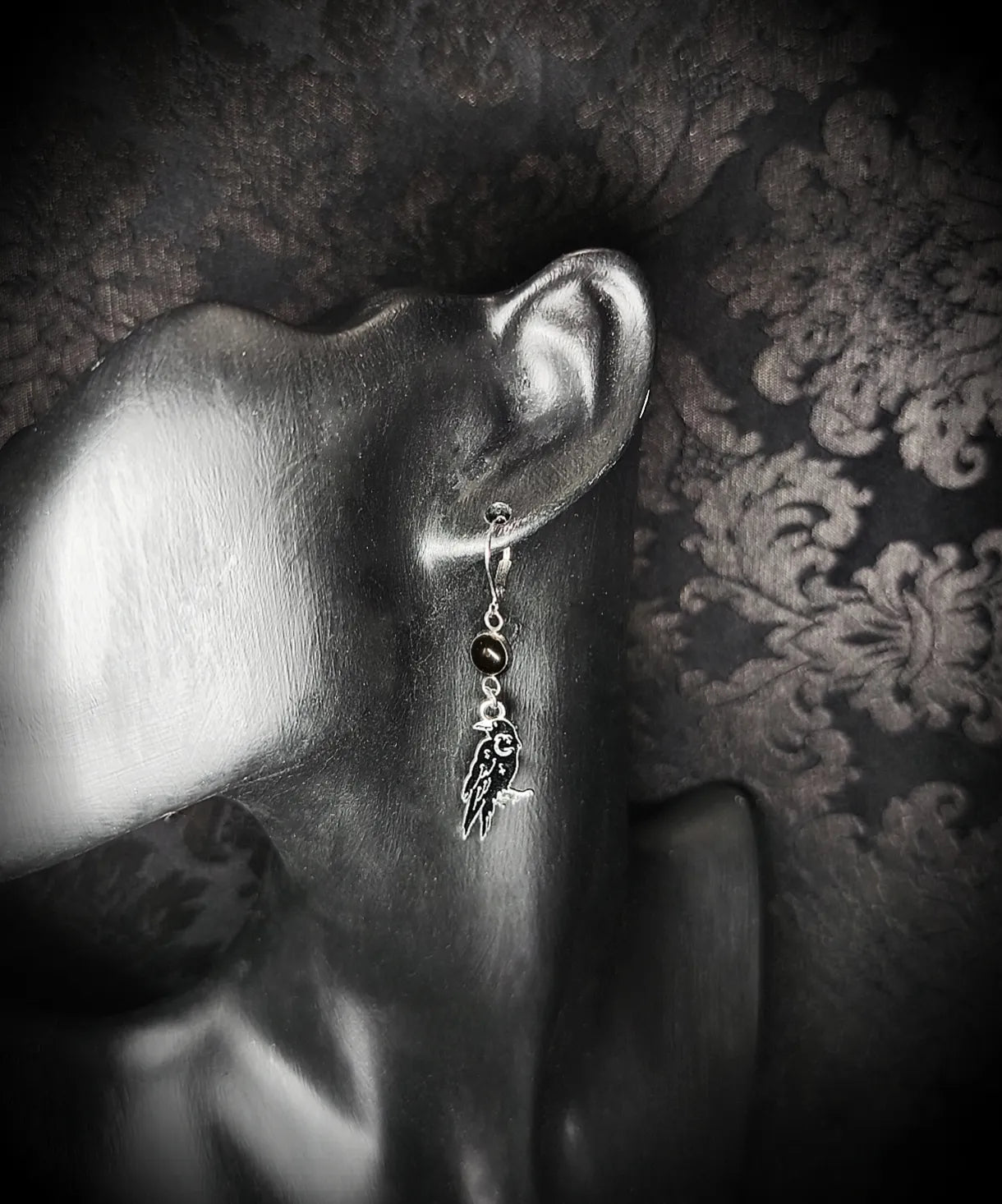 Boucle d’oreille corbeaux avec goutte noire, en acier inoxydable fait main unique 
