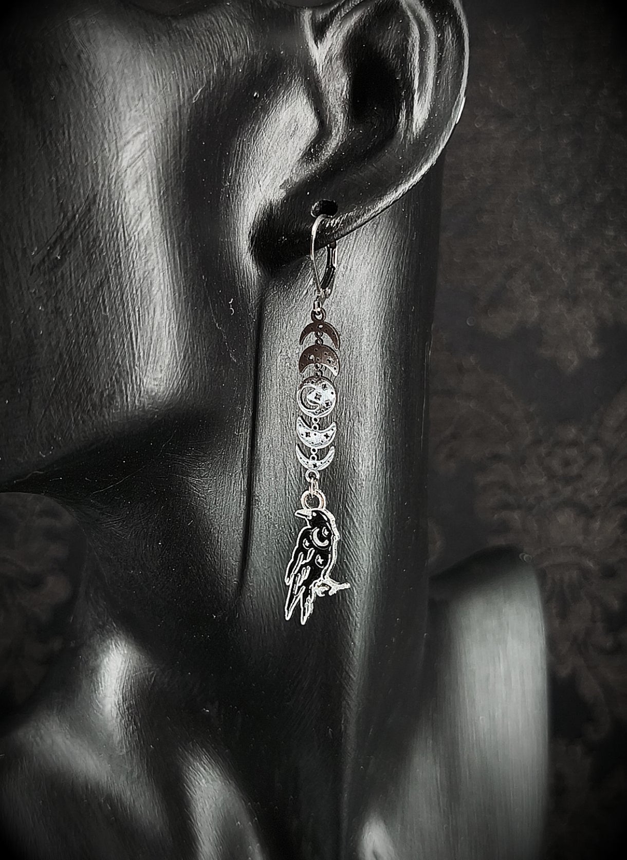 Boucle d’oreille phases lunaire et corbeaux en acier inoxydable fait main unique 
