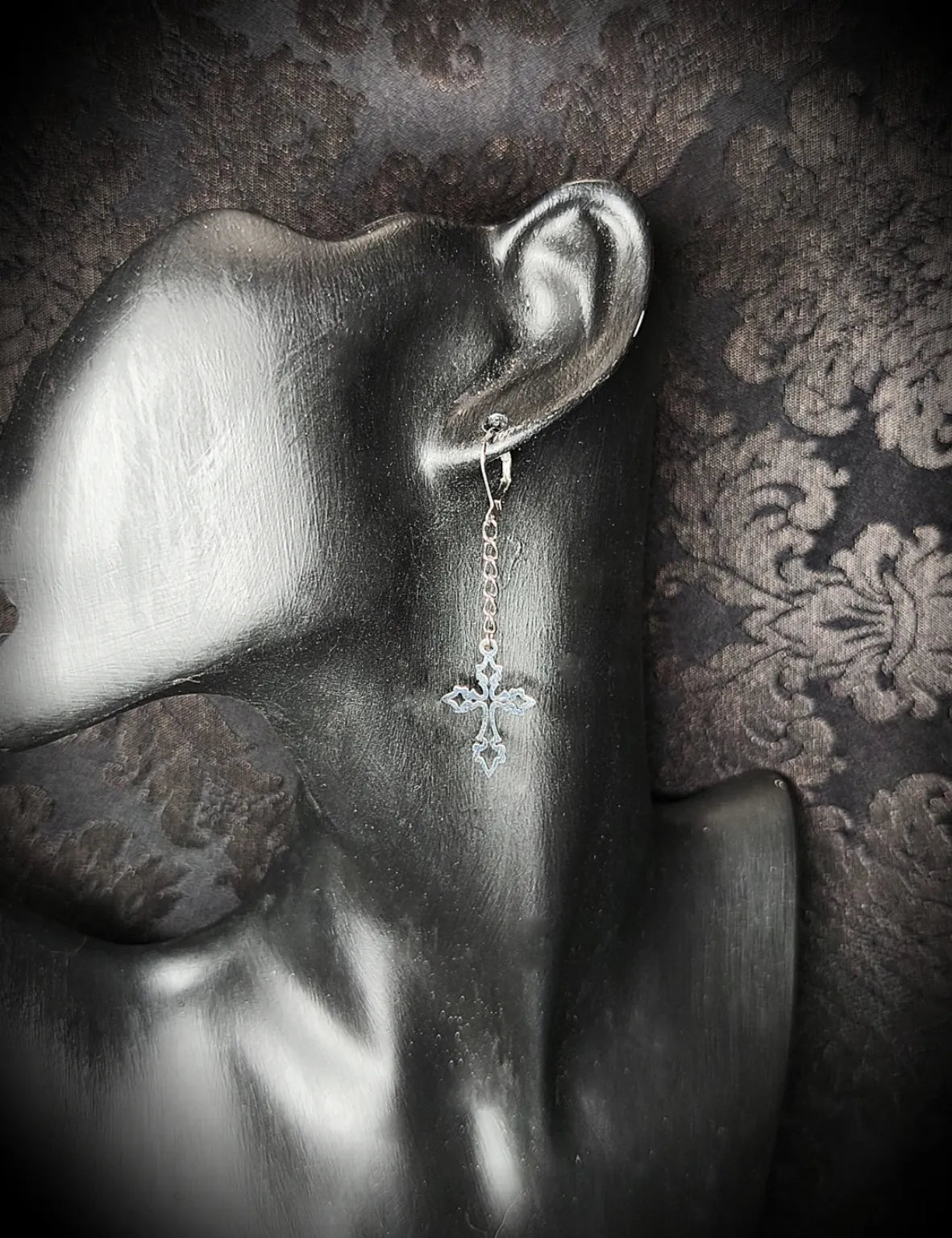 Boucles d’oreilles chaine & croix gothique en acier inoxydable fait main