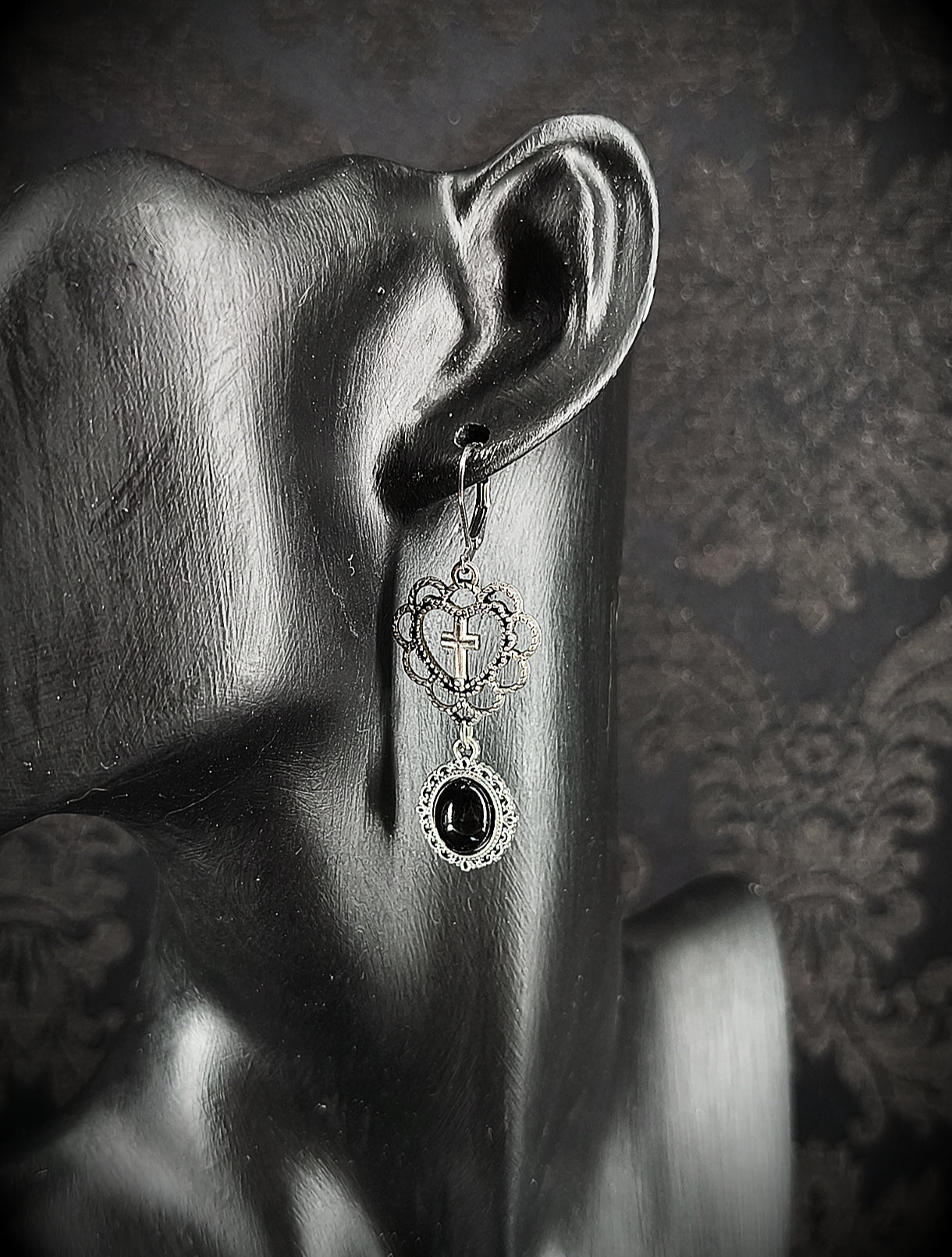 Boucles d’oreilles coeur avec croix et pendentif baroque avec obsidienne fait main