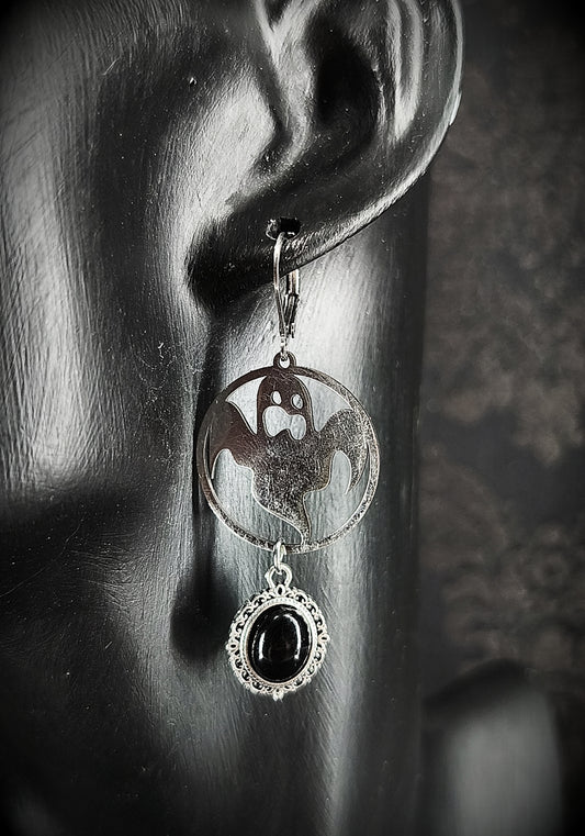 Boucles d’oreilles fantômes & obsidienne en acier inoxydable vue de près 