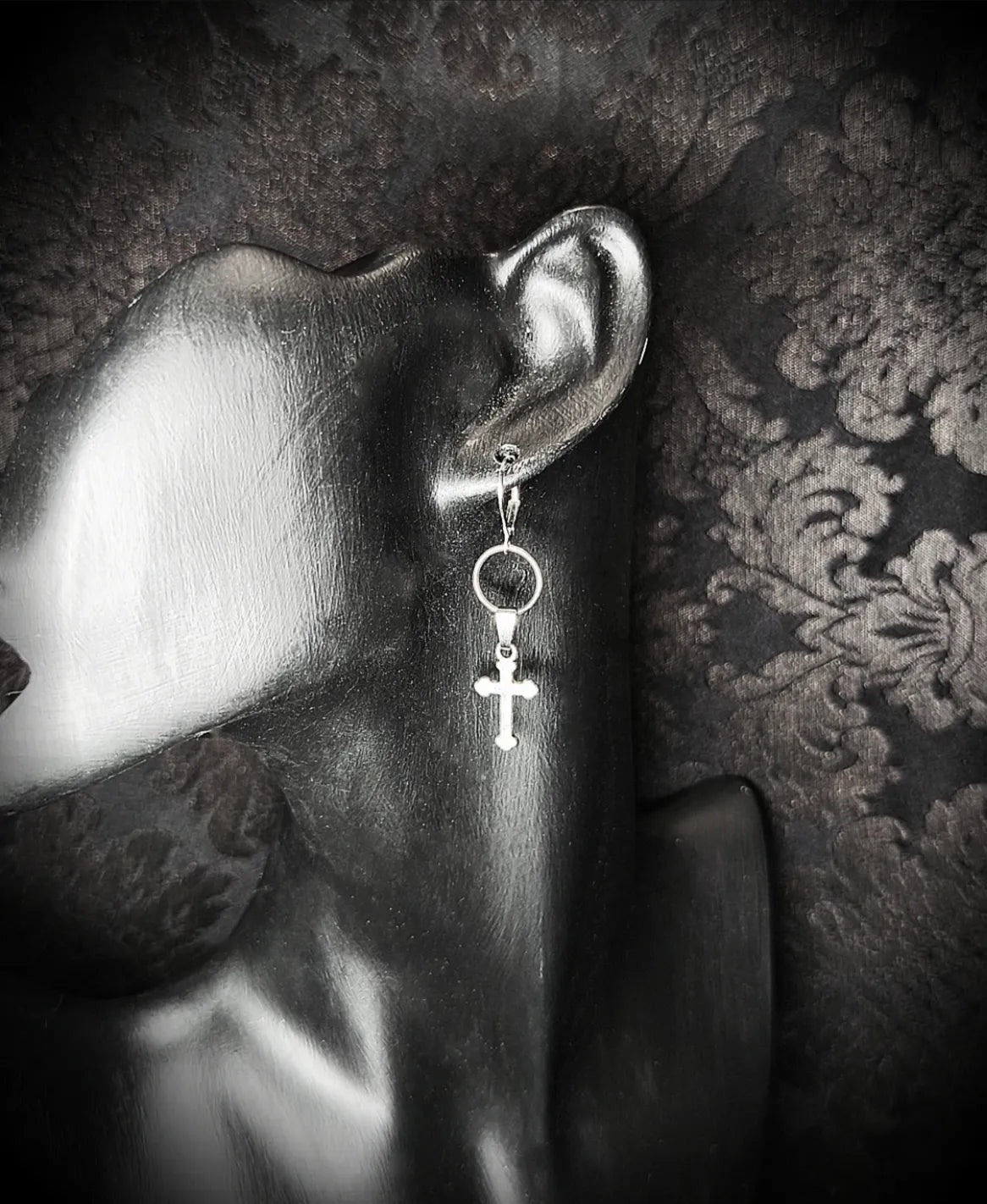 Boucles d'oreilles gothique avec anneau croix gothique fait main  