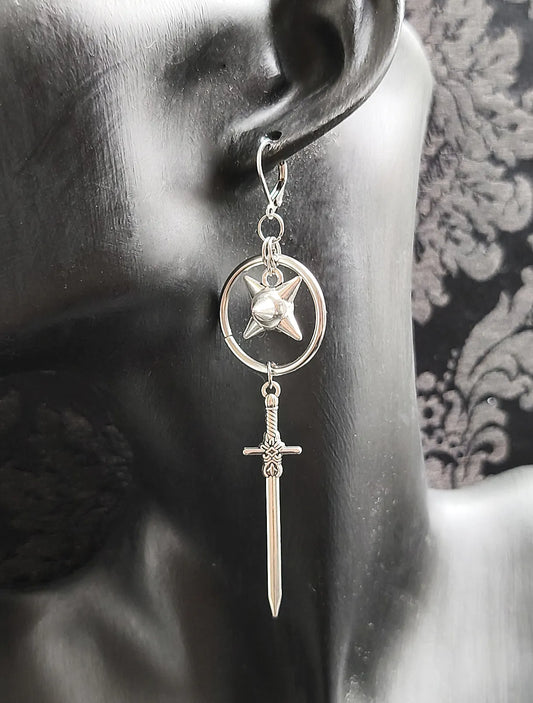 Boucles d'oreilles gothique avec anneau, étoile du matin et épée fait main