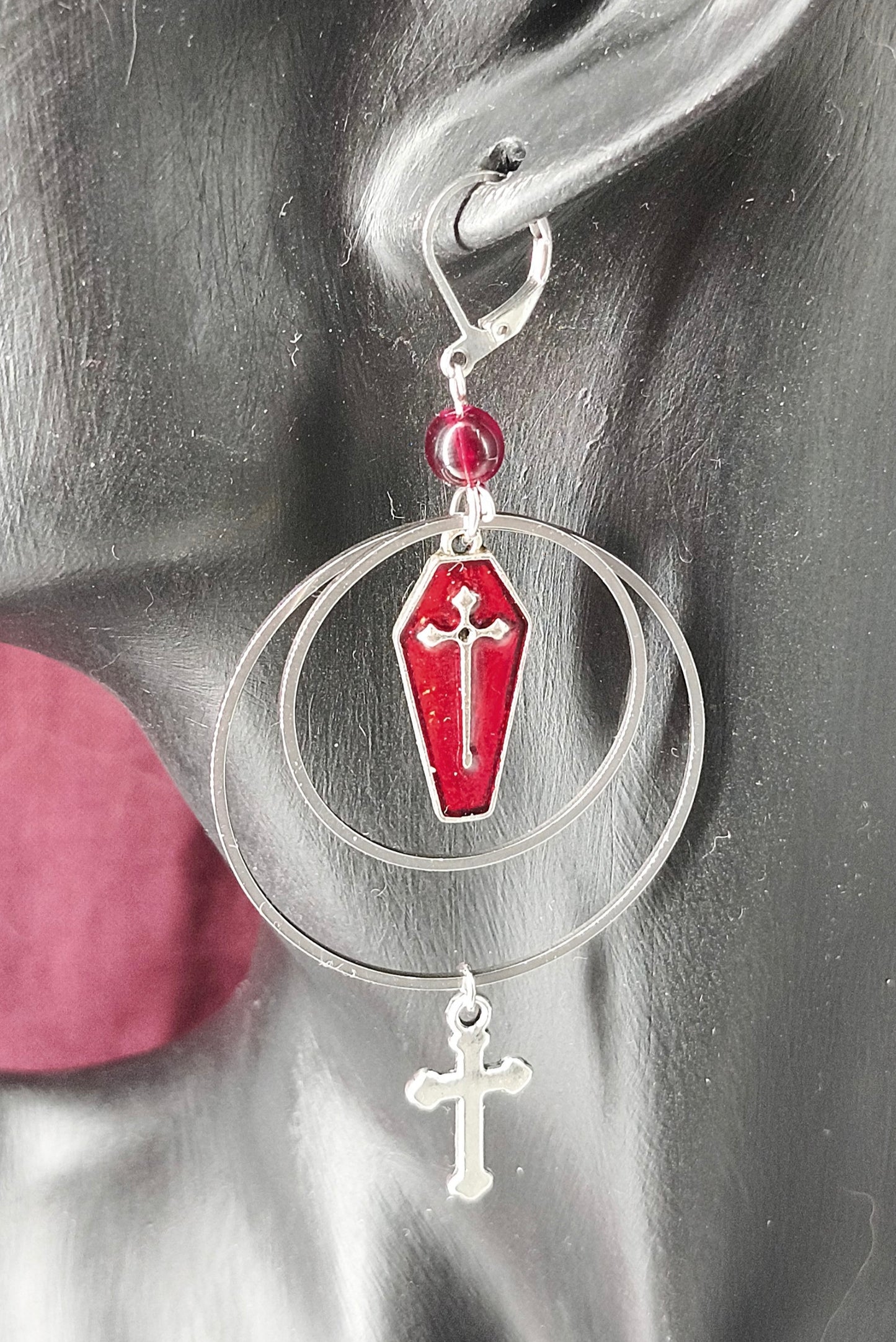 Boucles d'oreilles gothique cercueil avec anneaux en acier inoxydable fait main