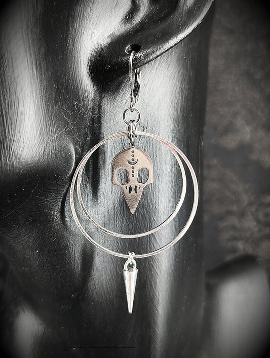 Boucles d'oreilles gothique corbeau avec anneaux en acier inoxydable et pointes fait main