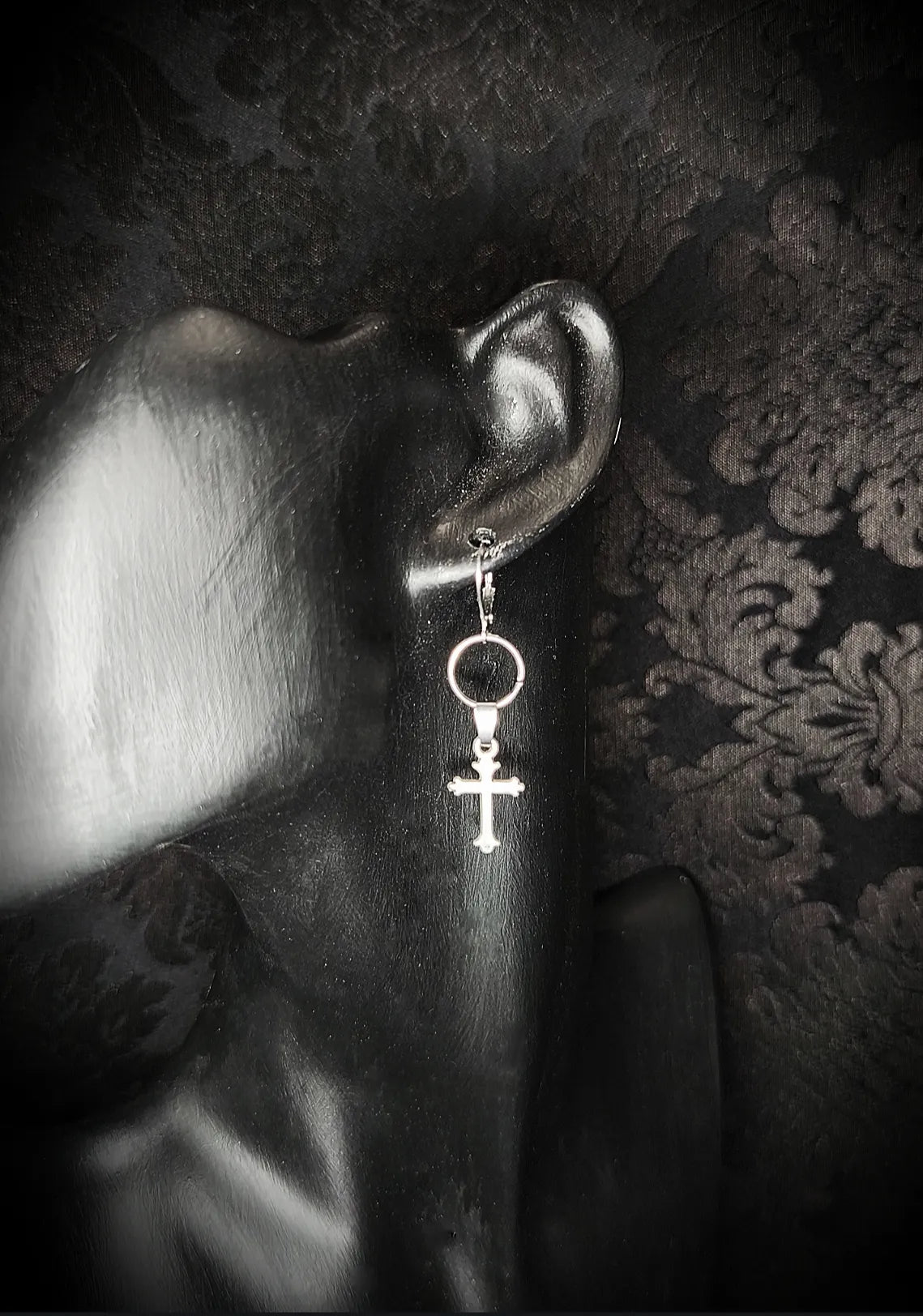 Boucles d'oreilles gothique croix classique avec anneau fait main  