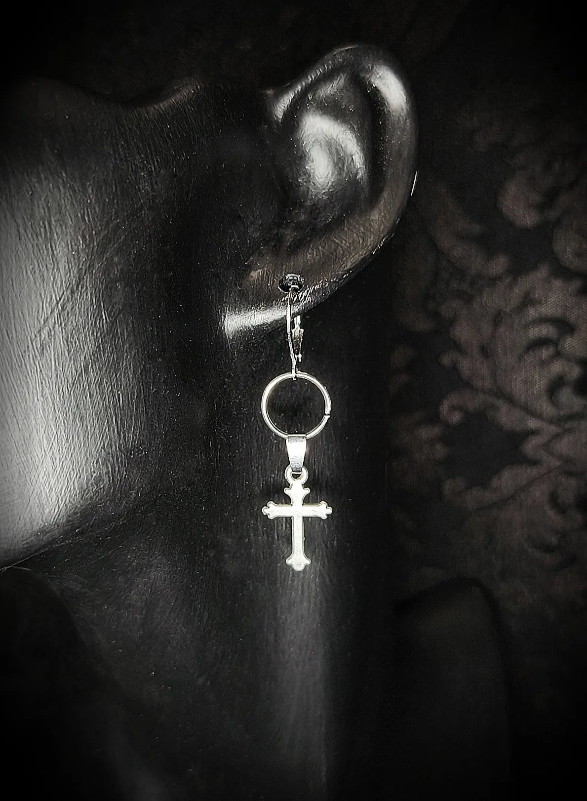 Boucles d'oreilles gothique croix classique fait main  