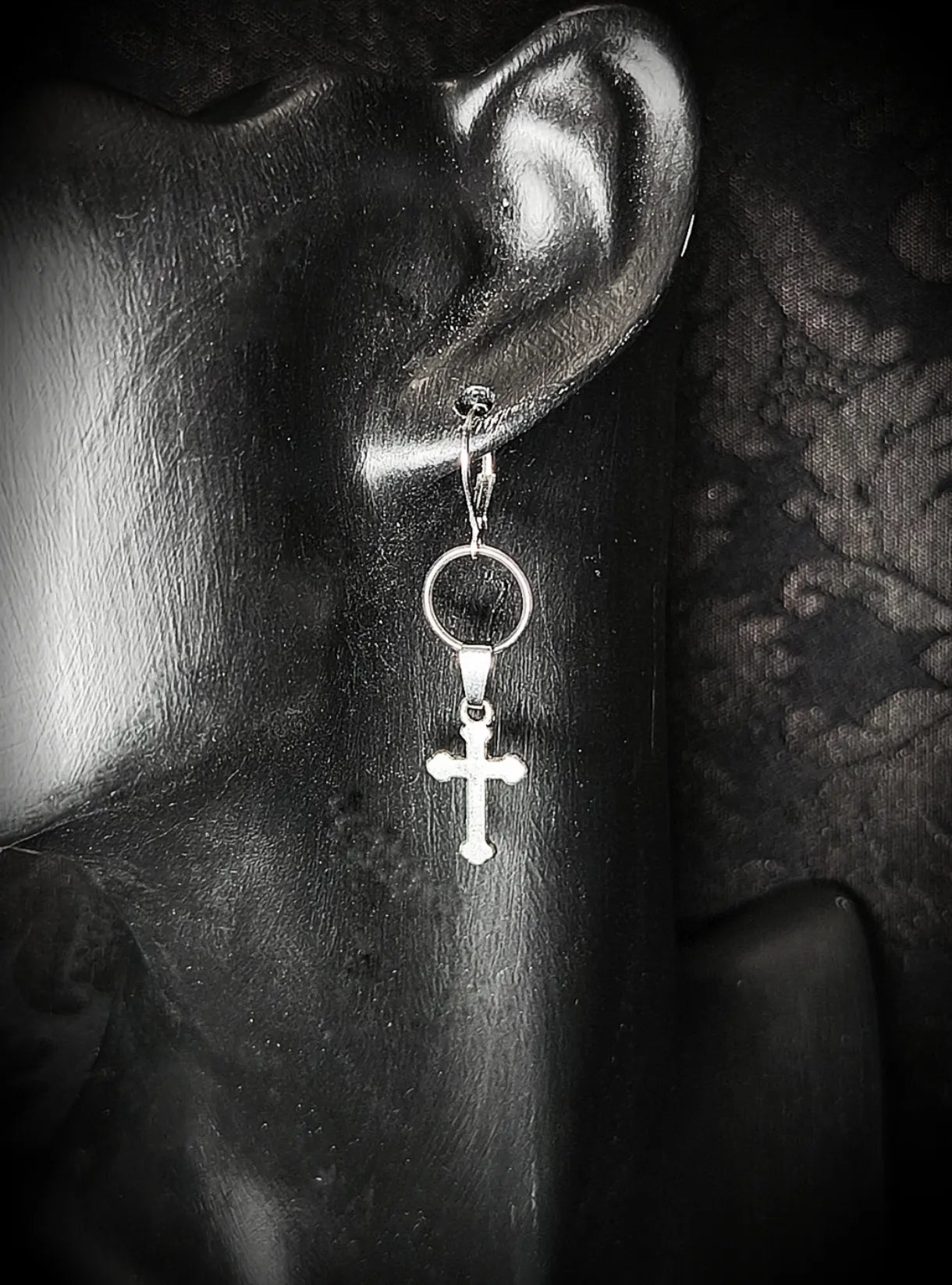 Boucles d'oreilles gothique croix gothique fait main  